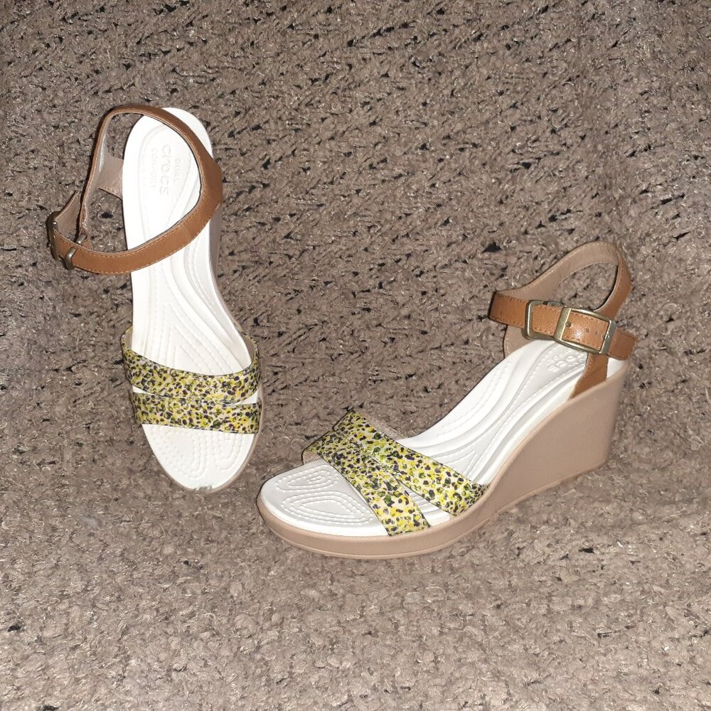 CROCS-Leigh II Ankle Strap Wedge Pump-Yellow/Brown Floral-Sz 8-Excellent